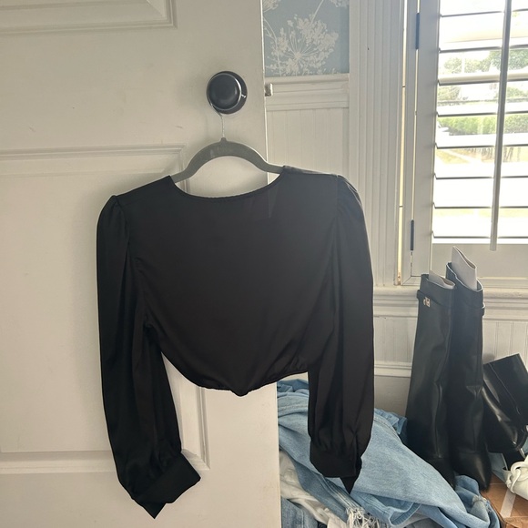 Vicolo Silk Cropped Long Sleeve - Picture 2 of 2